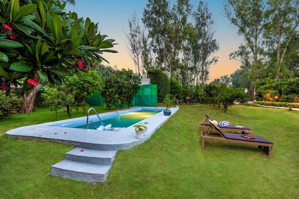 Alaya Stays 3 BHK with Pvt Pool-Daffodil