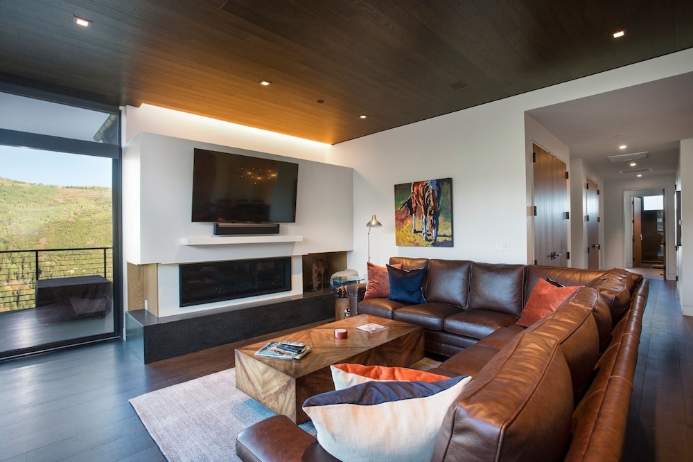 One Empire Pass Lodge at Deer Valley Resort - Four Bedroom Residence #401 4 Condo