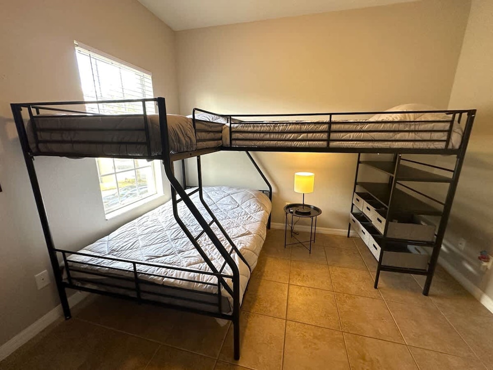 Very Near Disney 3 Bd Condo Walmart 1 min Away