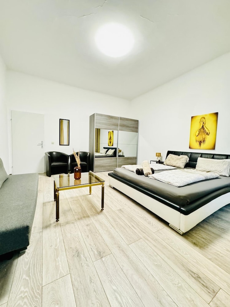 Affordable Cozy 3BR Apt Near FAC Platz