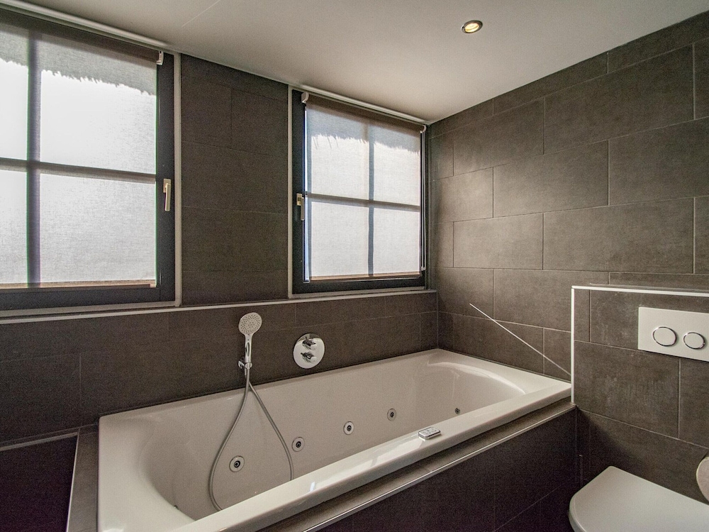 Amicable Villa With Whirlpool