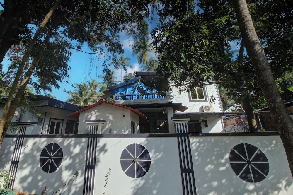 Shellys Hideout Inn