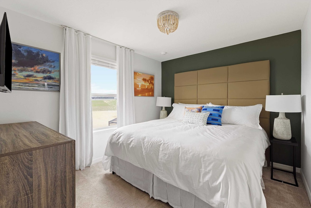 Sleeps 26! Resort Home w/ On-site Waterpark, Pool Flamingo Grove by Avantstay