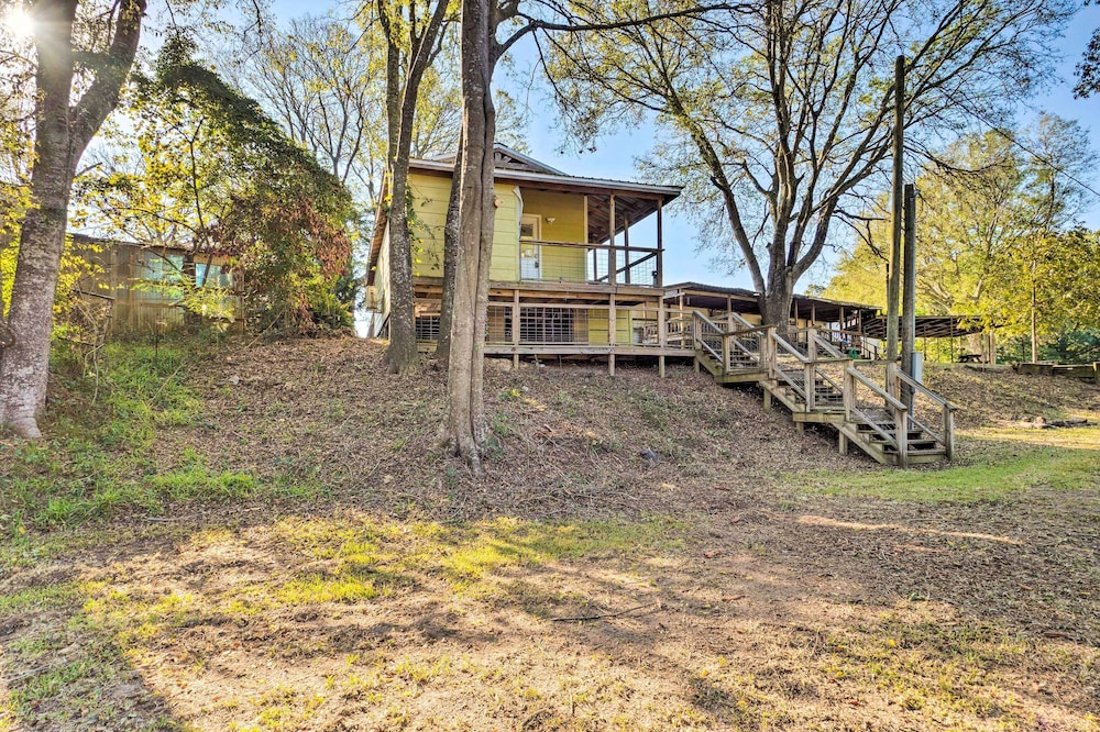 Lovely Toledo Bend Studio w/ Scenic Views! view 5
