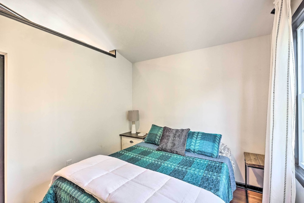 Modern Louisville Apartment w/ Furnished Deck