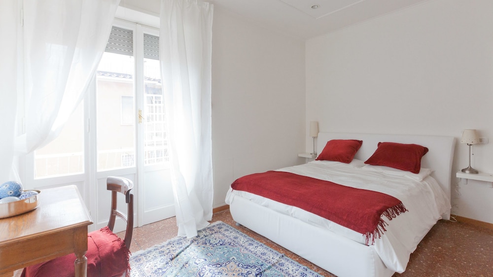 Rental In Rome Pateras Balcony Apartment