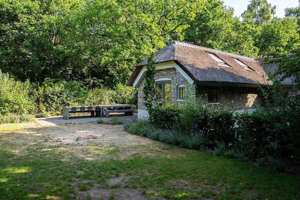 Farmhouse in Veluwe Near Speulderbos Forest