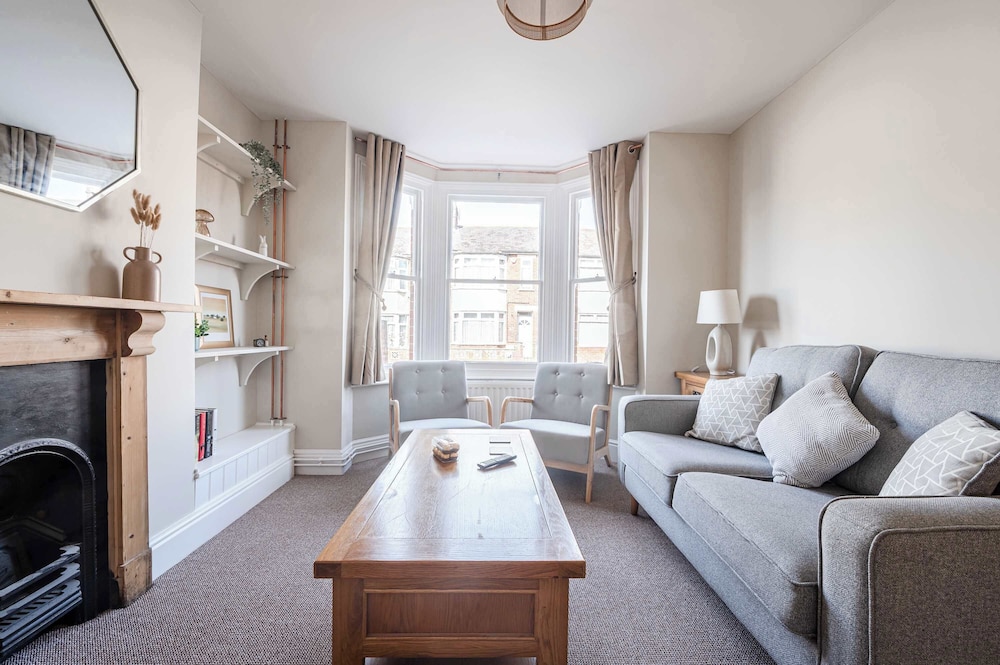 Host Stay Sherrington Road Abode