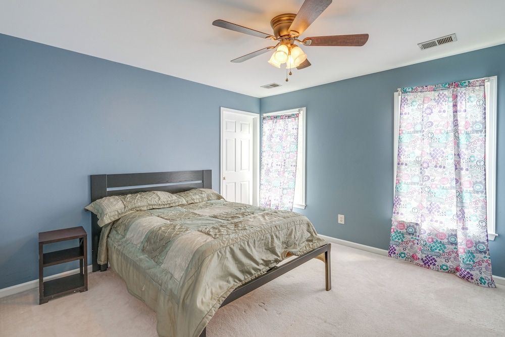 4 Mi to Dulles Airport: Spacious D.c. Area Home