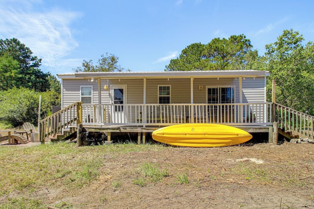 3 Mi to Icw: Coastal Carolina Home w/ Pool Access