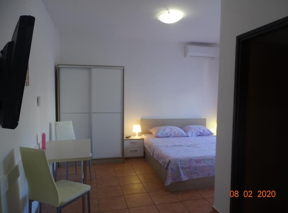 Cozy Seaview Retreat A & M Apartments