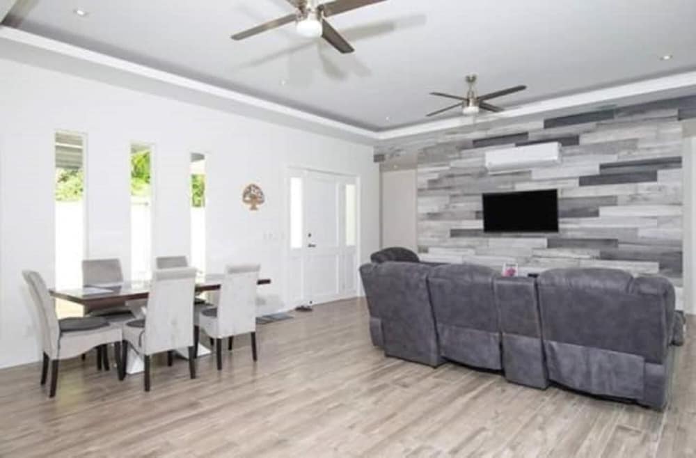 Playa Potrero Modern 3 BR Home Centrally Located - Casa Coastal Serenity view 5