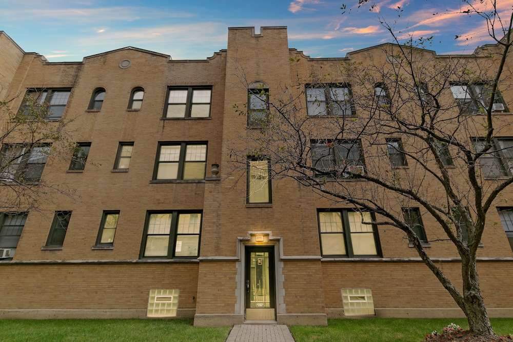 Central 1BR Retreat - Belmont E1
