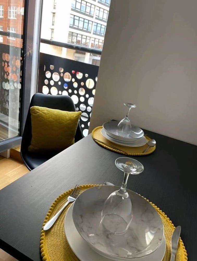 City Centre Duplex Sleeps 4 H1