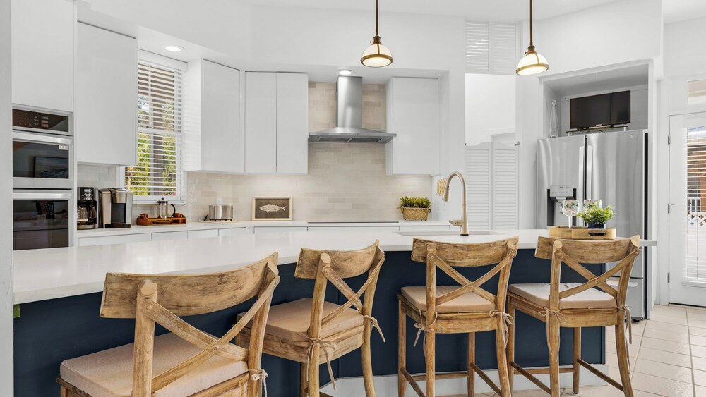 Charming Beach Cottage, 2 Pools and Tennis Access + Free Attraction Tickets!