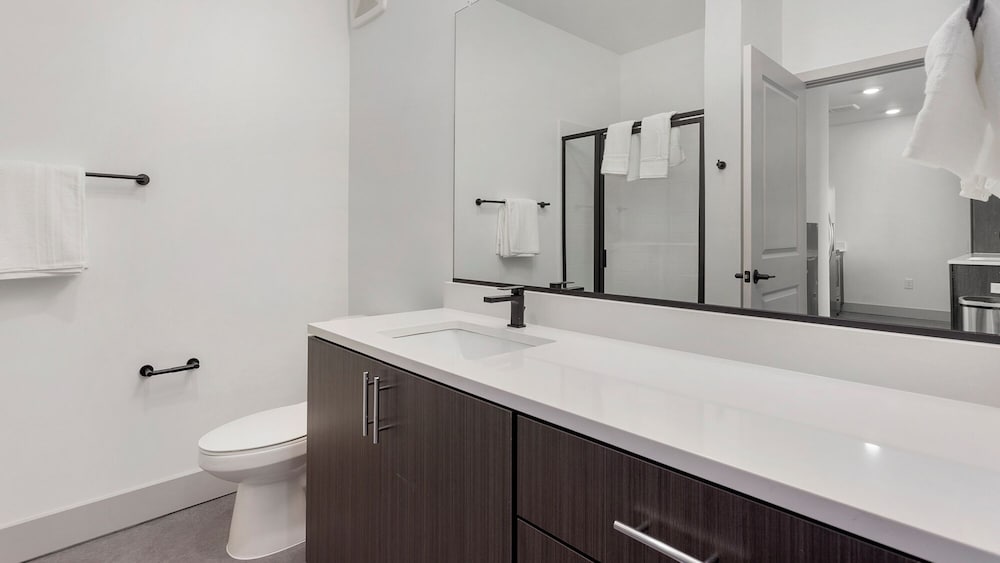 Richmond Vacations - Barsala At Sphere Apartments - Property Image 4