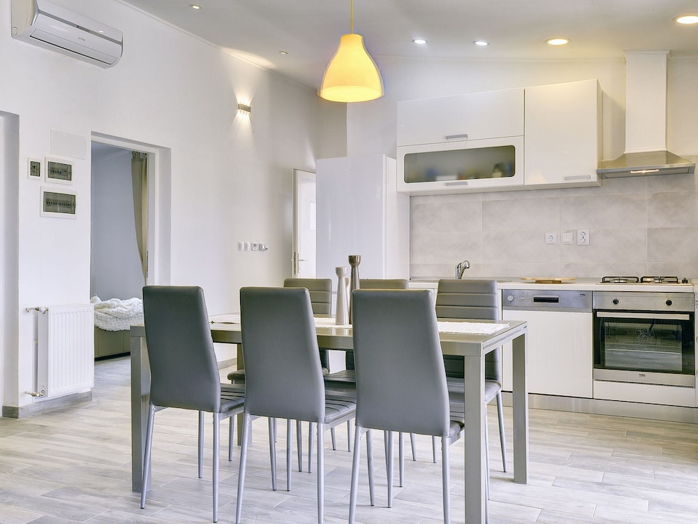 Boutique Villa in Peroj With Garden view 4