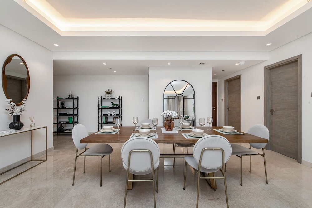 Luxe 3BR with Burj Khalifa view