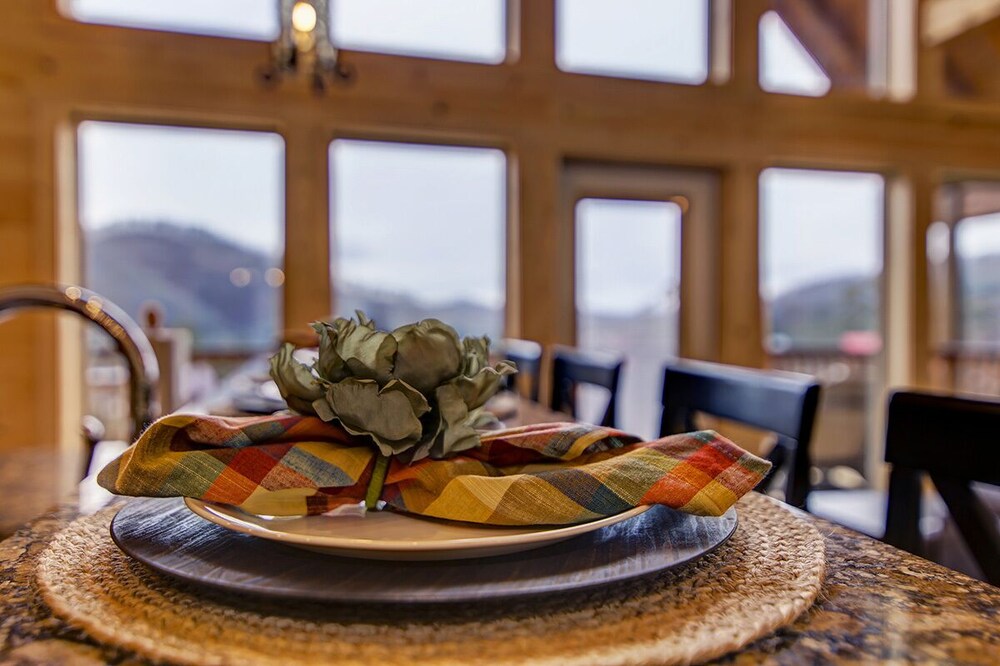 Critter Cove - 2 Bedrooms, 2 Baths, Sleeps 10 Home by RedAwning