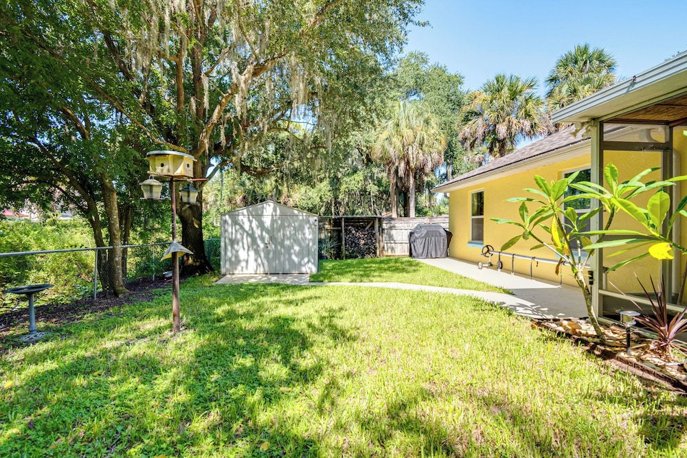 Private Backyard Oasis: Cocoa Family Home!