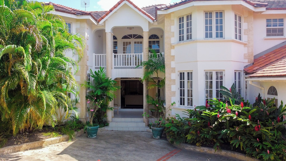 Marzalea 4 bd Villa by Zenbreak