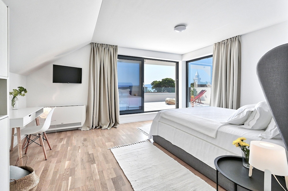 5-bedroom Villa Near Split With Pool