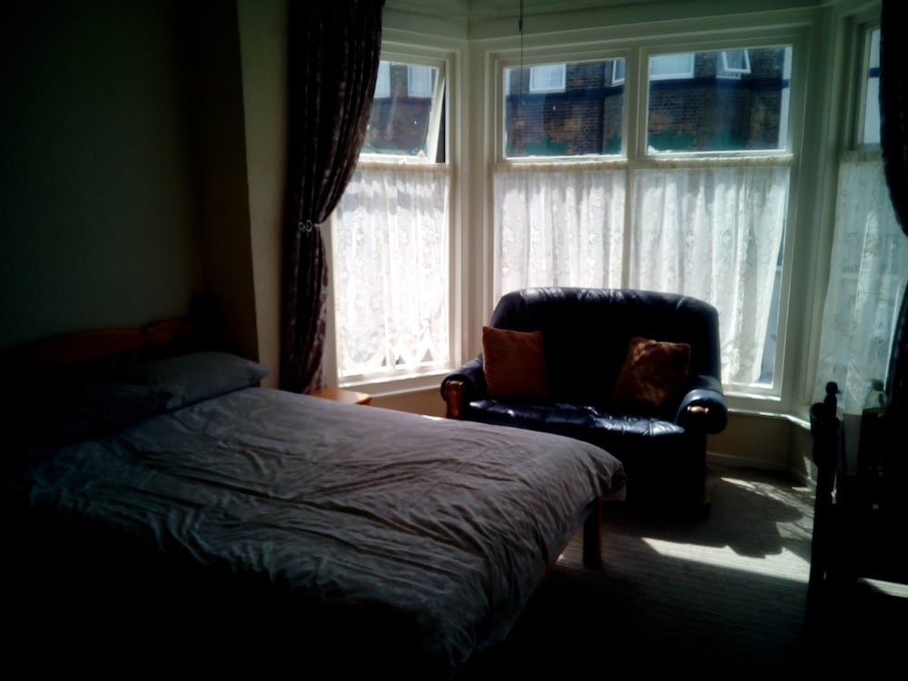Apsley 4 Sleeps 2 With Free Wi-fi view 2