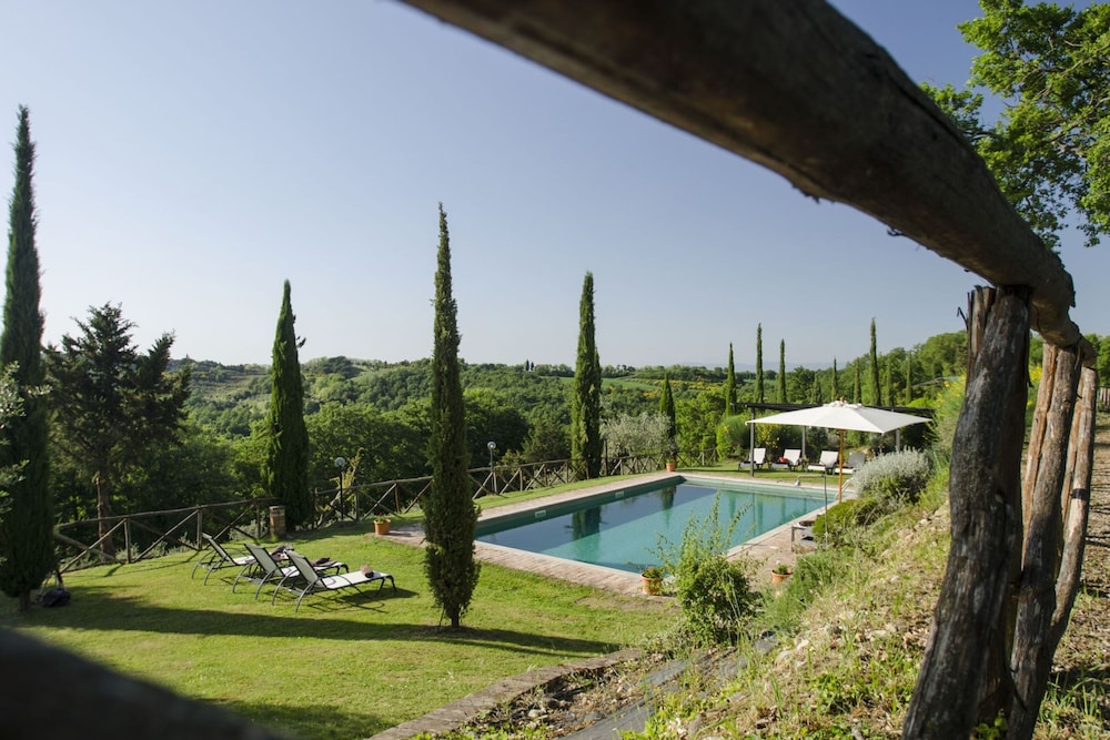 Podere Baiocco Sleeps 22 People 2 Private Pools Walking Distance to Town-podere Baiocco