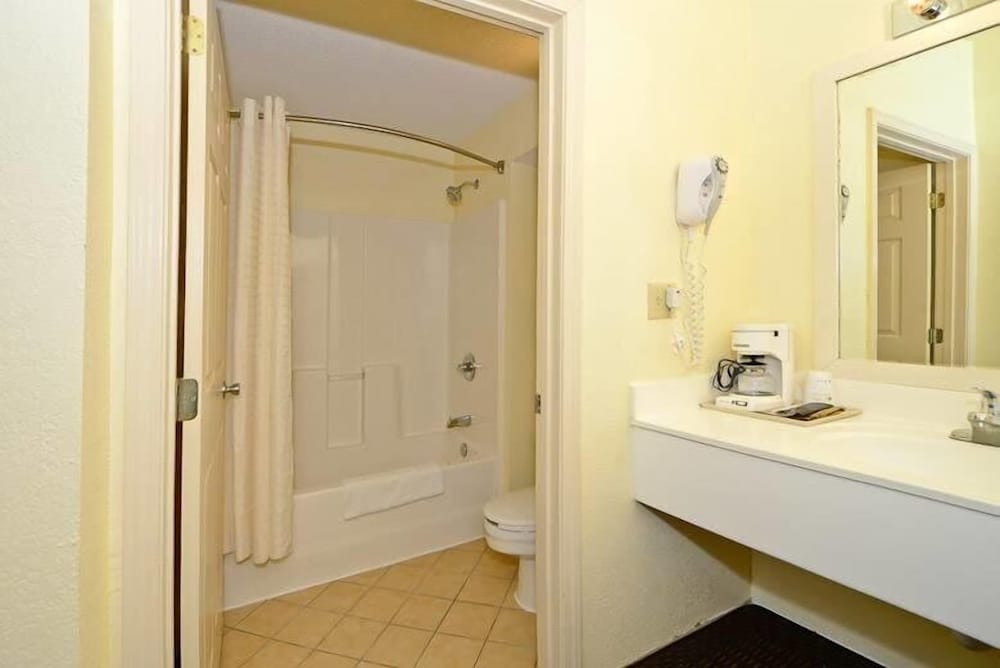 Manchester Heritage Inn And Suites