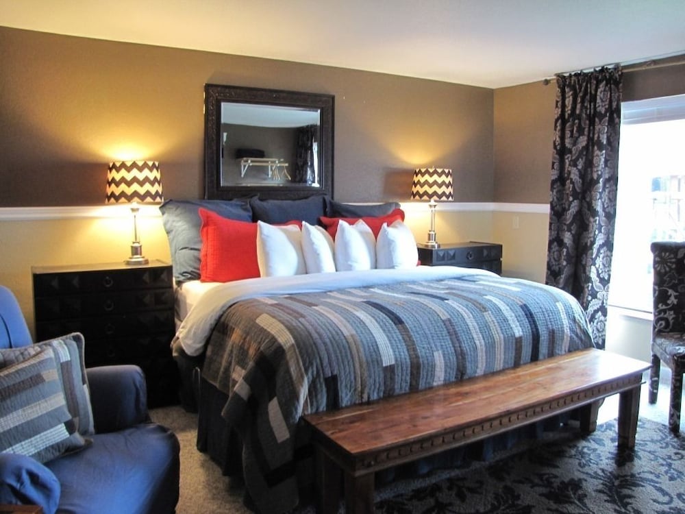 Homer Vacations - White House Inn on the Waterfront - Property Image 4