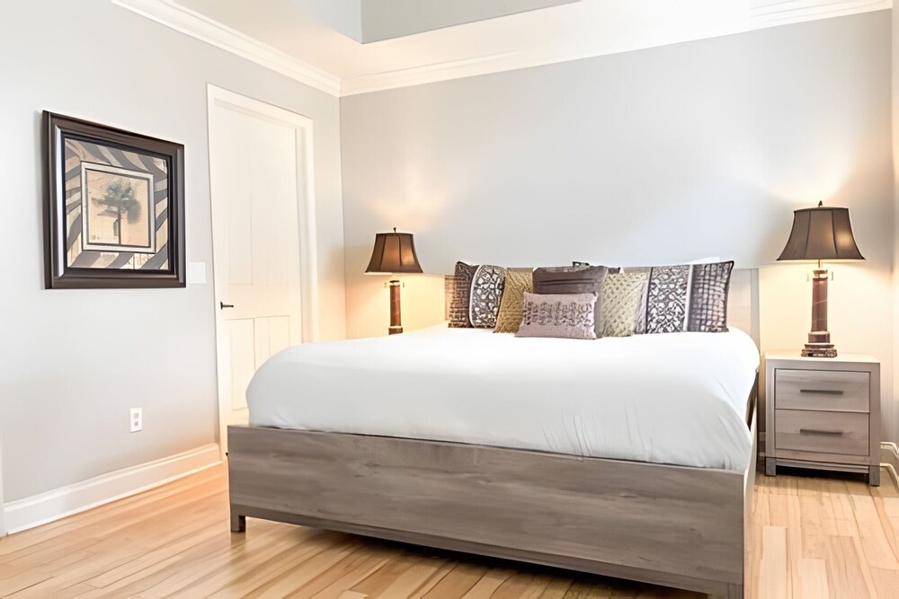 Modern 3BR Condo Reunion Resort + Pool Access