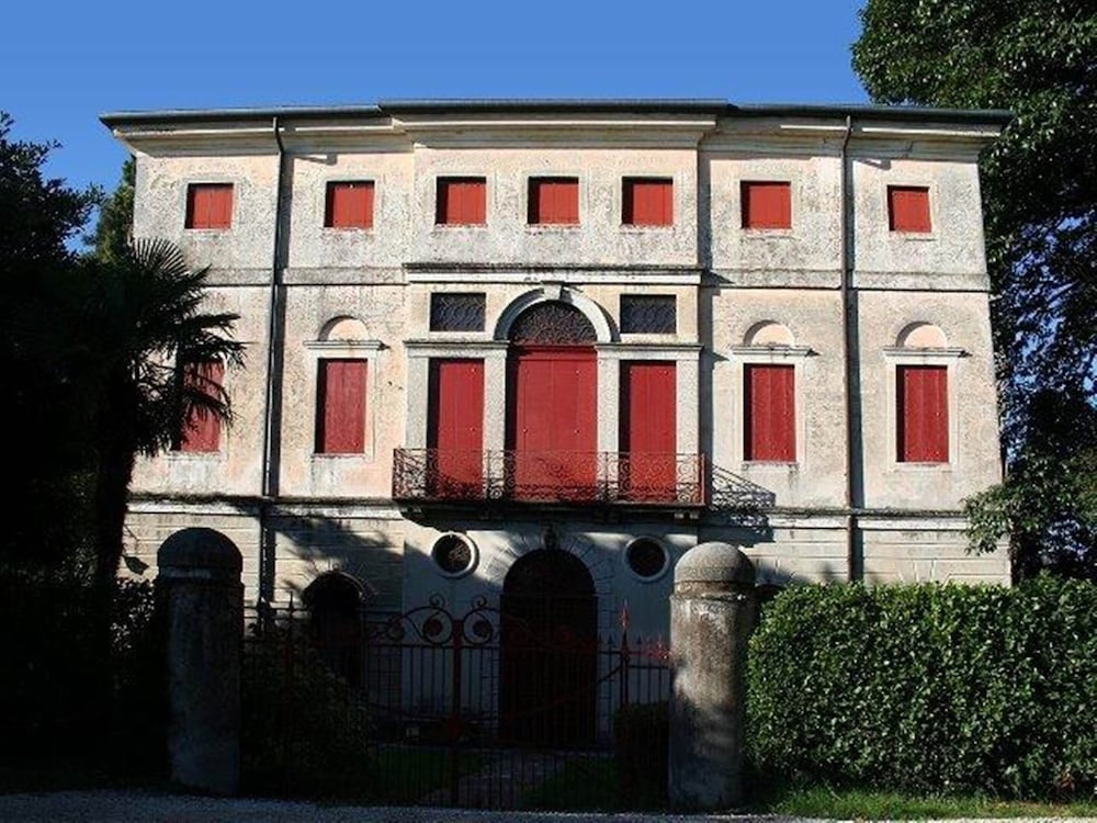 Venice Region Castle With Garden Views photo 1