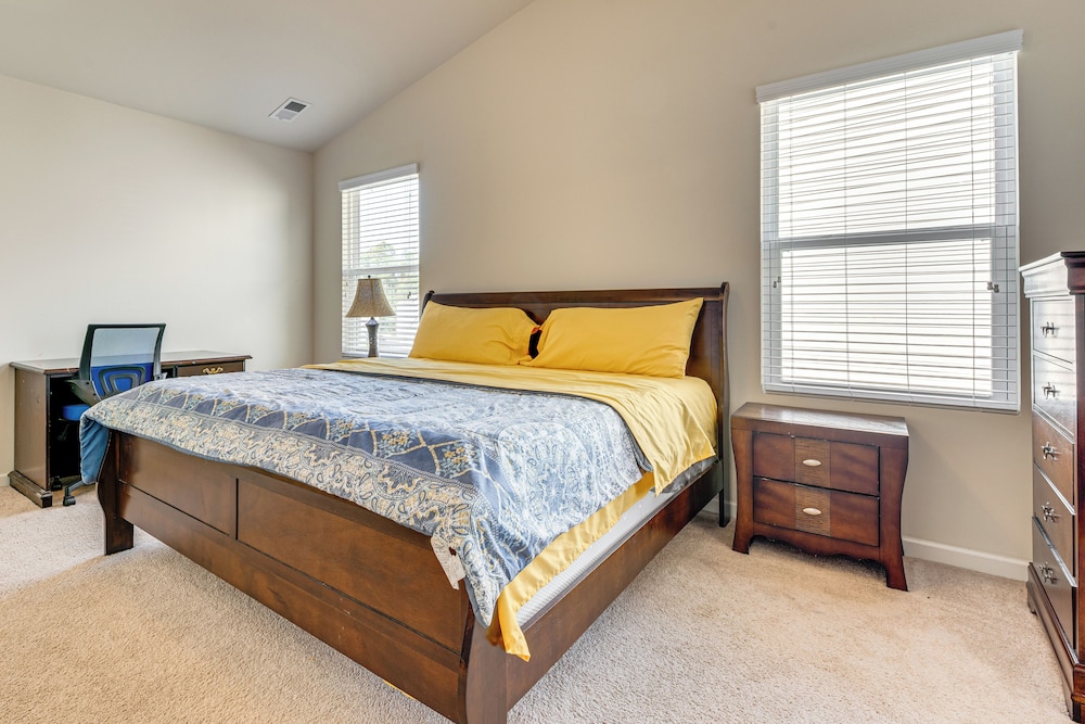 6 Mi to Atlanta Airport! Home w/ Furnished Patio