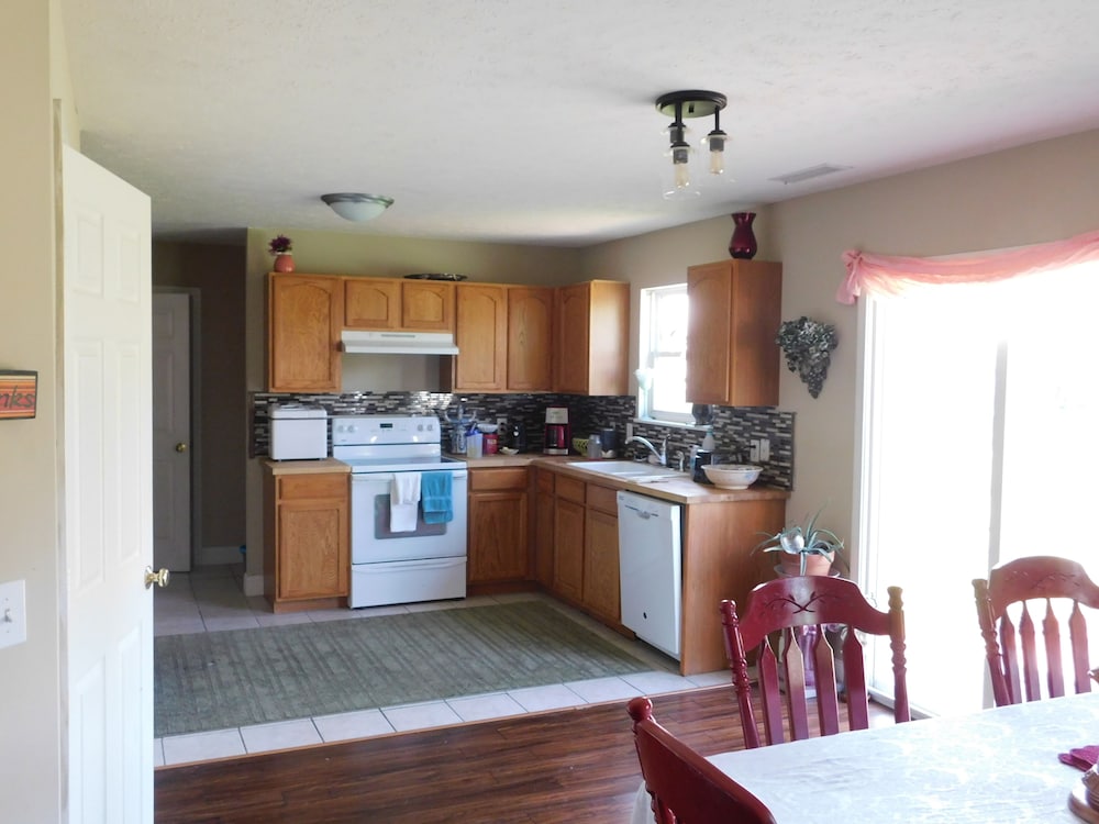 Evonne's Sharing House - Property Image 12