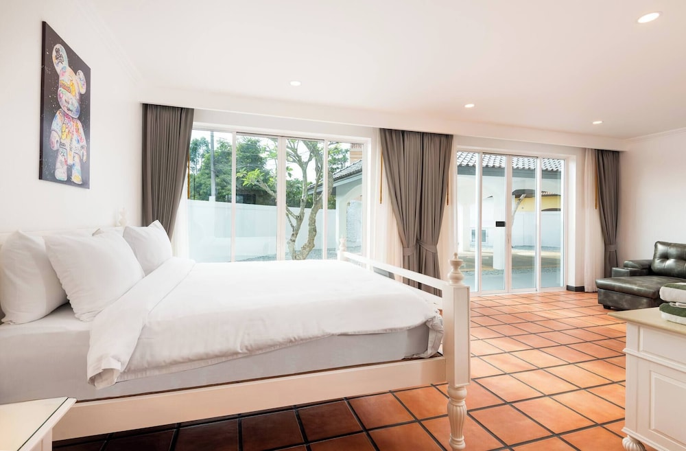 Luxury 4BR Private 425sqm Party Pool Villa
