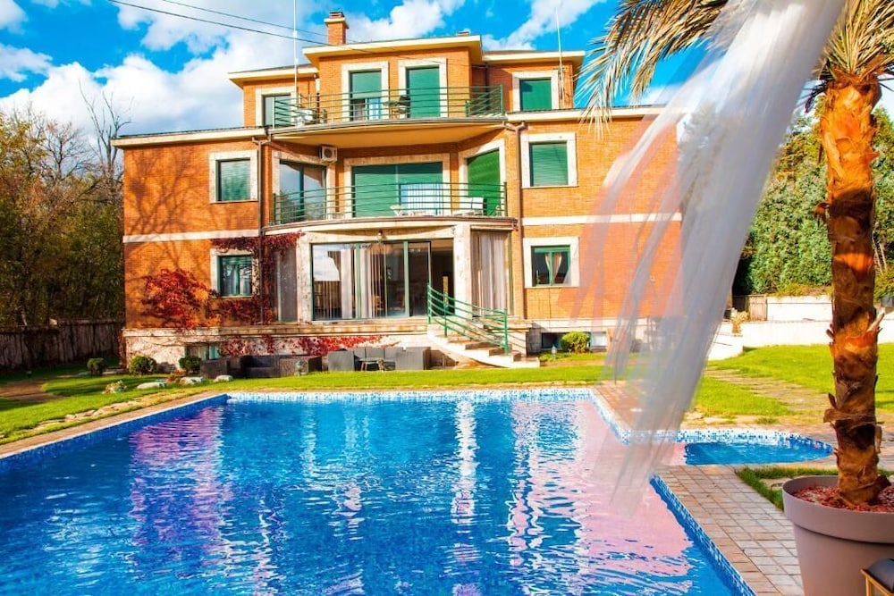 Belgrade Hills Villa and Suites