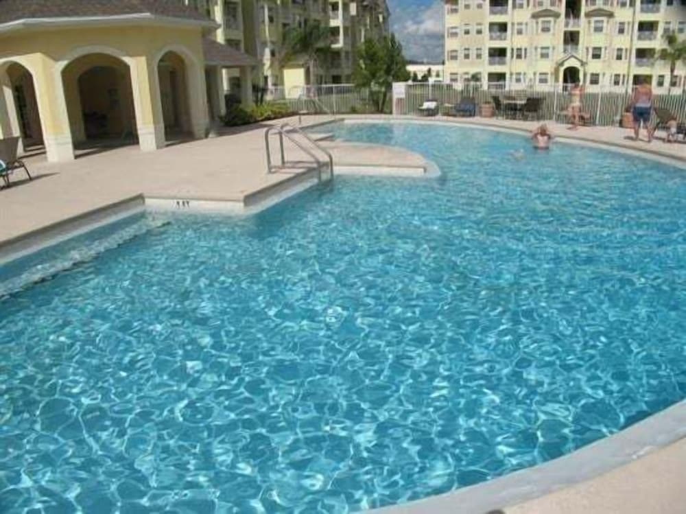 Beautiful 1st Floor Condo In Gated Cane Island, Close To Parks 2 Bedroom Condo