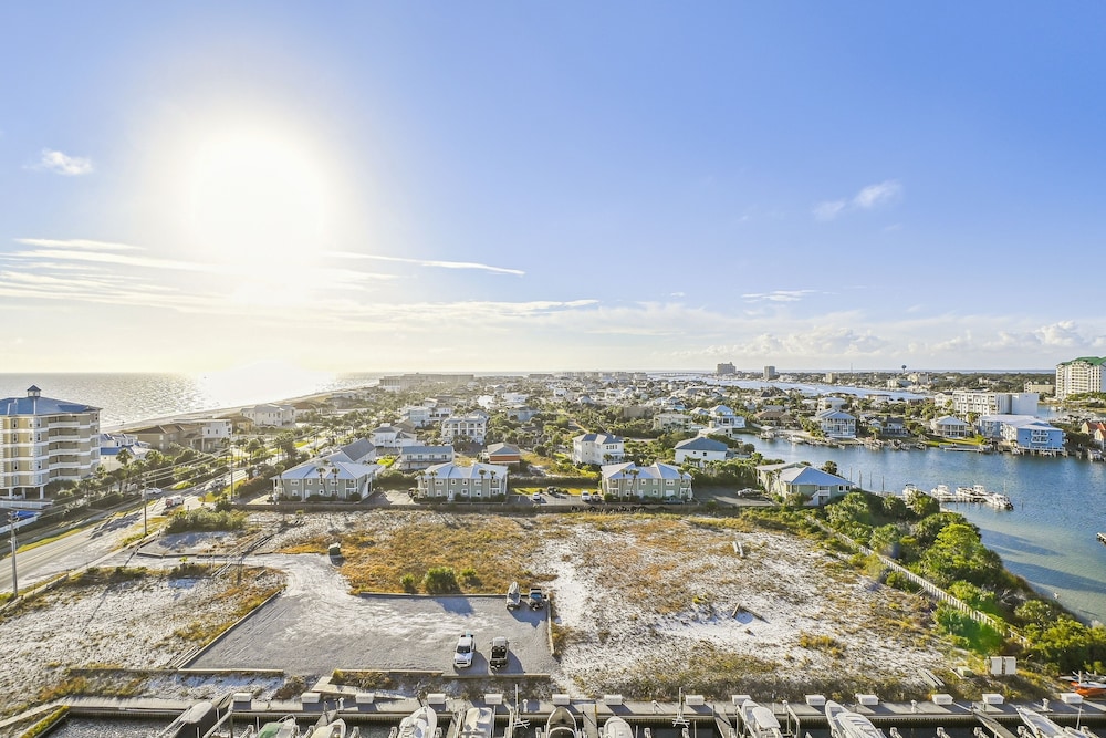 Harbor Landing 902b 3 Bedroom Condo by RedAwning