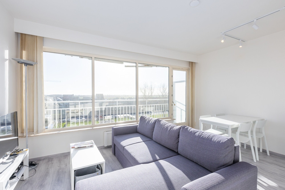 Modern, Renovated Studio With Open Views