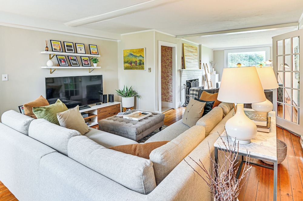 1 Mi to Vineyard: Serene Berkshires Country Escape
