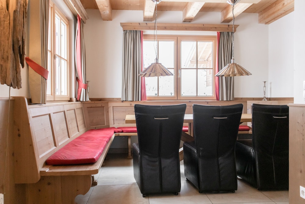 AvenidA Panorama Chalet by Alpin Rentals