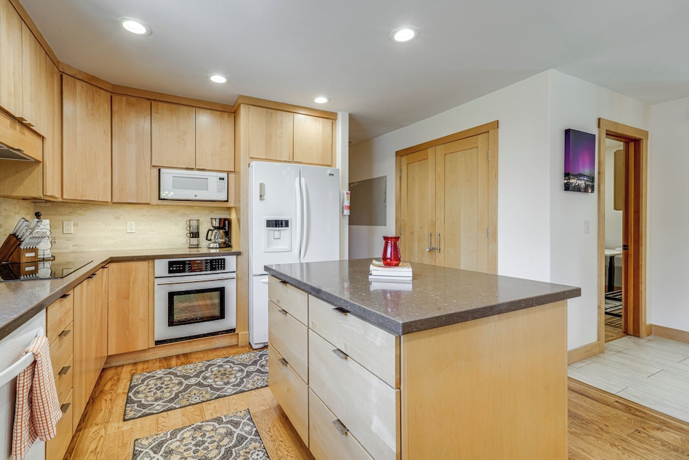 5 Mi to Northstar Resort! Family Home w/ Hot Tub