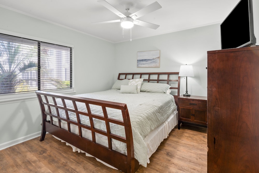 Sea Cloisters 102f 2 Bedroom Condo