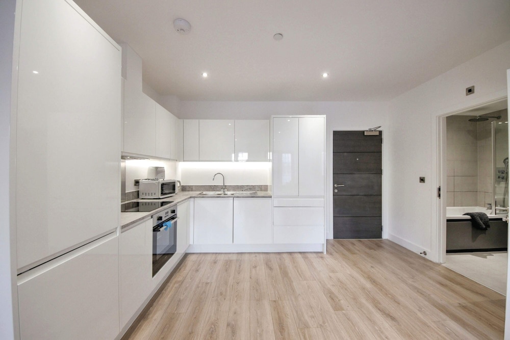 Solihull Modern Apartments - Seven Stays view 4