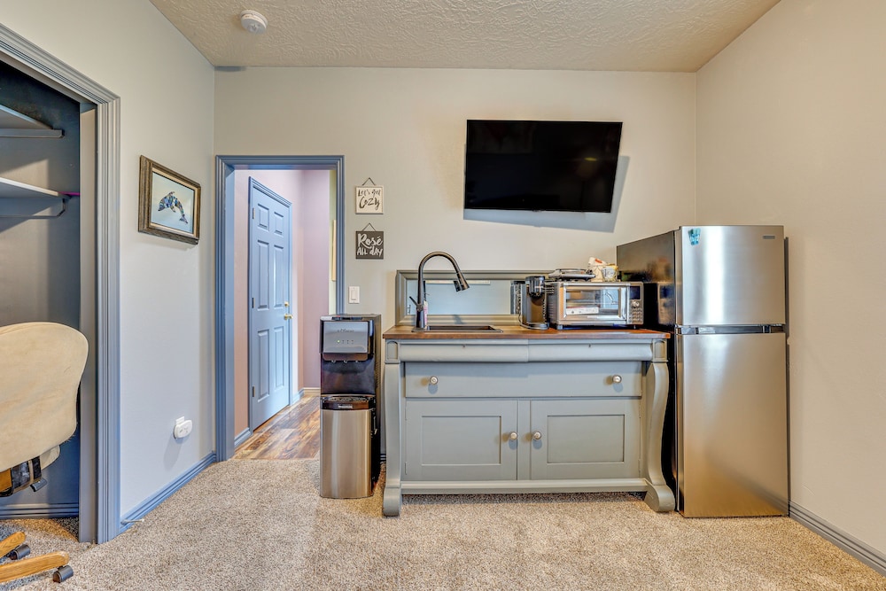 1 Mi to Old Town: Central Meridian Home