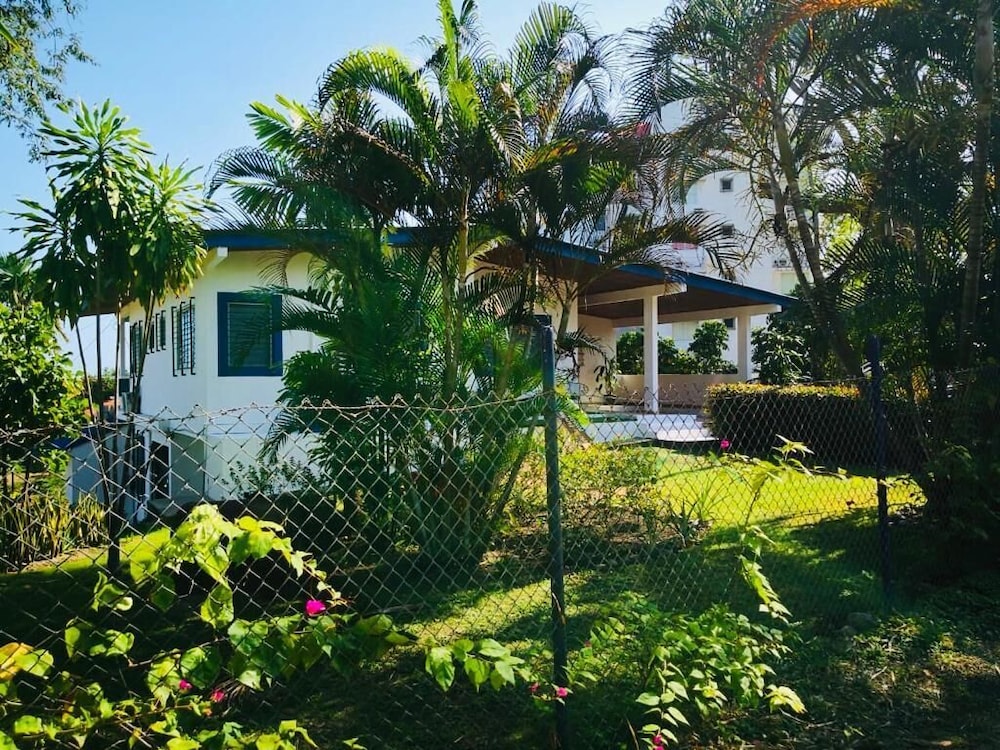 La Perla de Farallon Bed and Breakfast