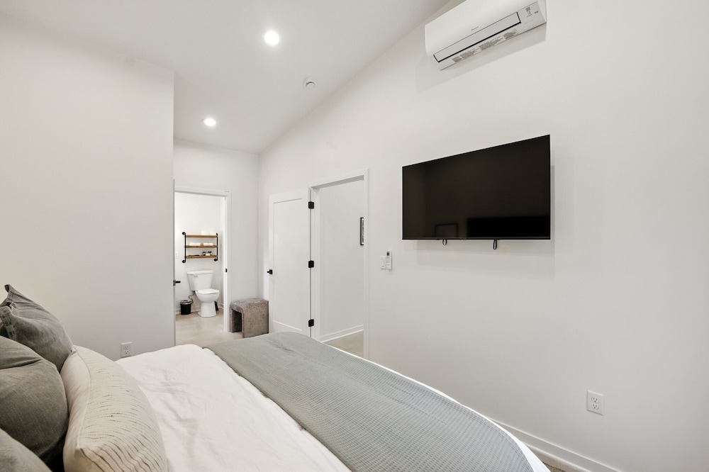 500 House - Unit B 2 Bedroom Townhouse