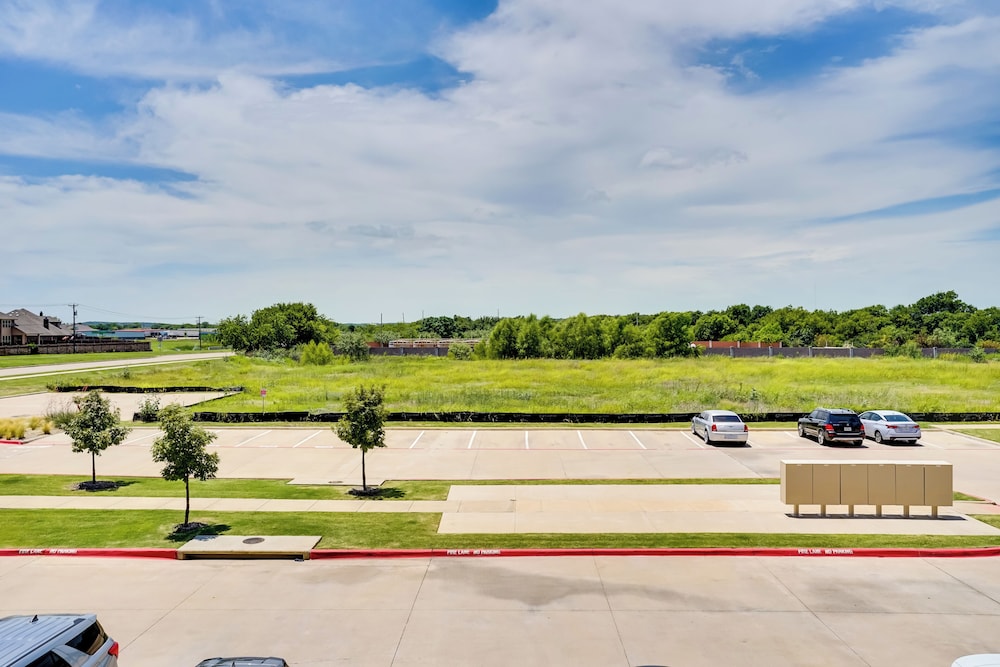 Commute to Fort Worth: Newly Built Apt w/ Pool