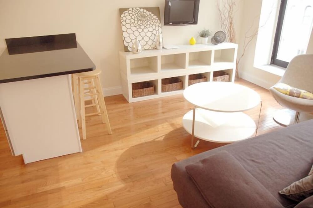 Midtown East 1BR with Private Balcony DR 26 - Image 3