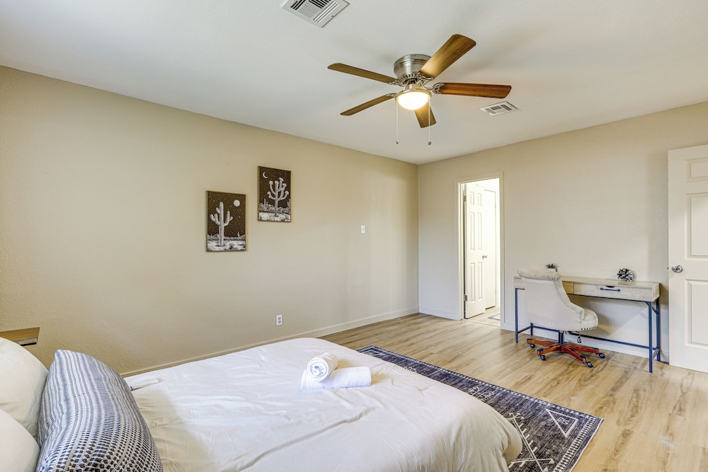3 Mi to Dtwn! Group-friendly Getaway in Temple